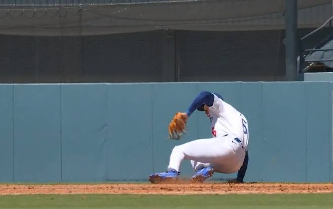 3회 초 호수비를 보여준 김혜성. 사진=MLB닷컴 캡처