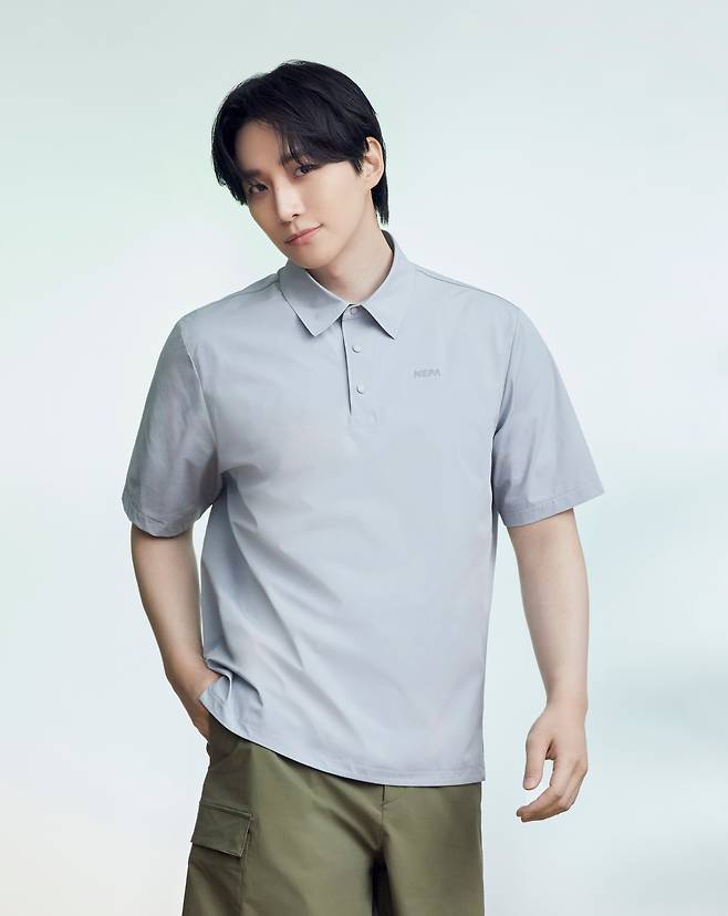 ▲네파 ‘아이스테크쉘 우븐 반팔 폴로 티셔츠’