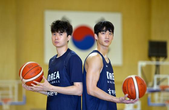 이현중(왼쪽)과 여준석은 선배들이 더 많지만 리더로서 역할도 수행한다. 김성태 객원기자