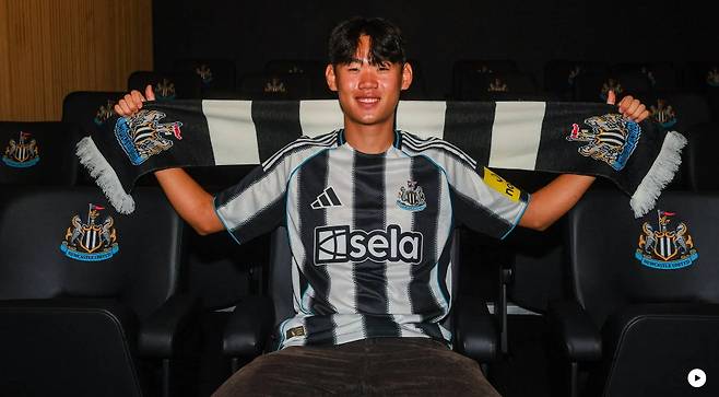 잉글랜드 뉴캐슬 유나이티드에 입단한 18세 박승수. [사진 뉴캐슬]