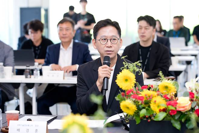 배경훈 과학기술정보통신부 장관이 24일 오전 세종시 ‘각 세종’ AI 데이터센터에서 열린 ‘인공지능(AI) 데이터센터 현장간담회’ 에서 인사말을 하고 있다. 과학기술정보통신부 제공