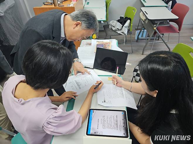 충남교육청은 여름방학 중 학습 공백을 최소화하고 기초학력 향상을 위해 초·중·고교 290개교를 대상으로 한 ‘학습도약 계절학기’ 운영에 돌입했다.&nbsp;