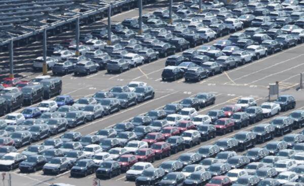 현대차 울산공장 수출선적 부두에서 수출 대기 중인 완성차. 연합뉴스