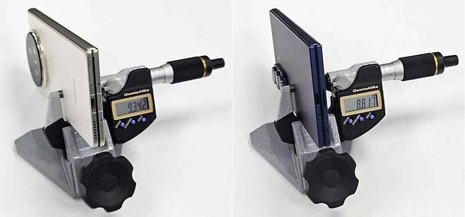 중국 아너의 매직 V5(왼쪽)와 삼성전자 갤럭시 Z 폴드7의 실제 두께 측정 결과. 한국소비자중심기업협회