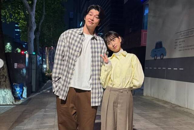 윤균상과 류혜영이 다정하게 포즈를 취하고 있다. / 류혜영 소셜미디어