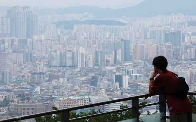 서울 남산 N서울타워에서 바라본 시내 아파트 단지 모습. [연합]
