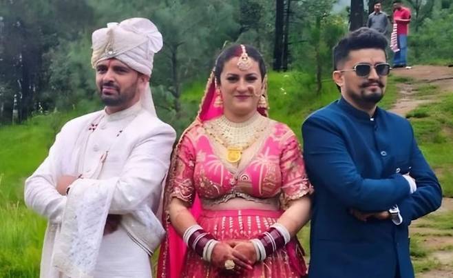 [서울=뉴시스] 인도에서 두 형제가 한 여성과 결혼식을 올렸다,. (사진 = 사우스차이나모닝포스트(SCMP)) 2025.07.243 *재판매 및 DB 금지