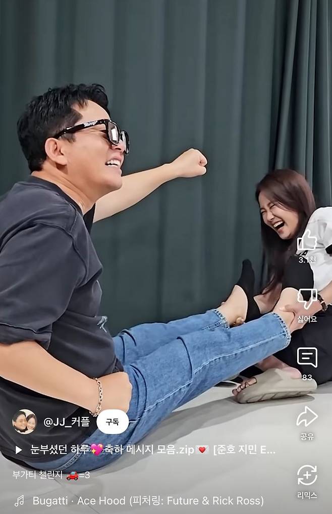 [서울=뉴시스] 코미디어 김준호·김지민 부부는 지난 23일 유튜브 채널에 "개그 부부 버전 부가티 챌린지"라는 글과 함께 영상을 올렸다. (사진=유튜브 채널 '준호 지민' 캡처) 2025.07.24. photo@newsis.com *재판매 및 DB 금지