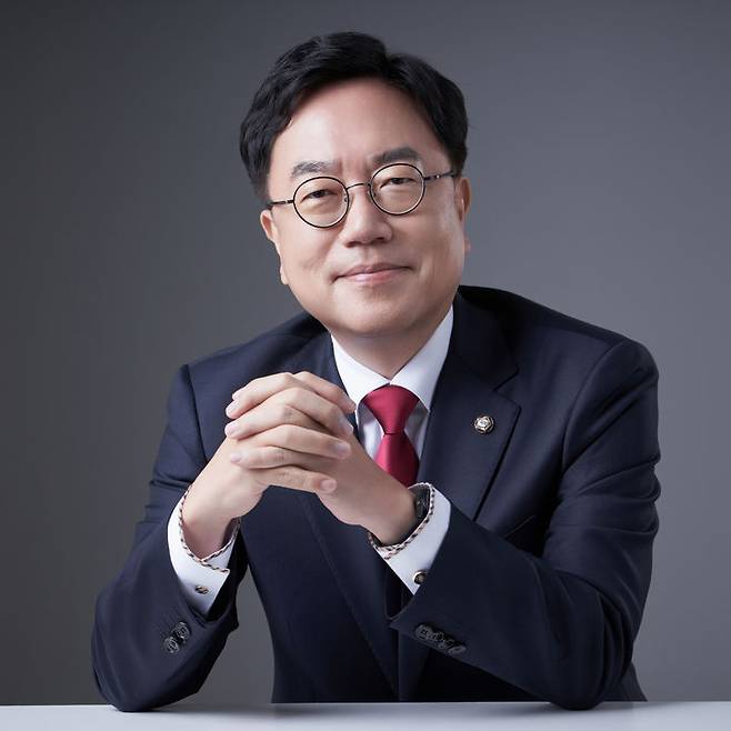 [울산=뉴시스] 국민의힘 서범수 국회의원(울산 울주군)은 법률소비자연맹에서 주관한 제22대 국회 1차연도 국회의원 의정평가에서 ‘대한민국 헌정대상’을 수상했다고 24일 밝혔다. (사진= 서범수 의원 제공) 2025.07.24.photo@newsis.com *재판매 및 DB 금지
