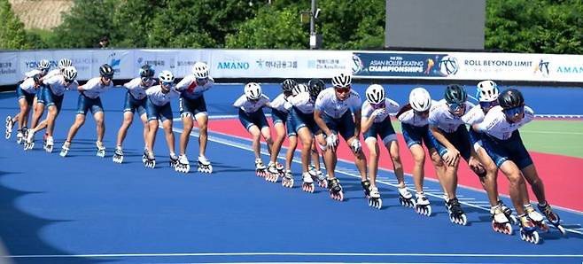 몸 푸는 인라인스피드 선수들(사진=제천시 제공) *재판매 및 DB 금지