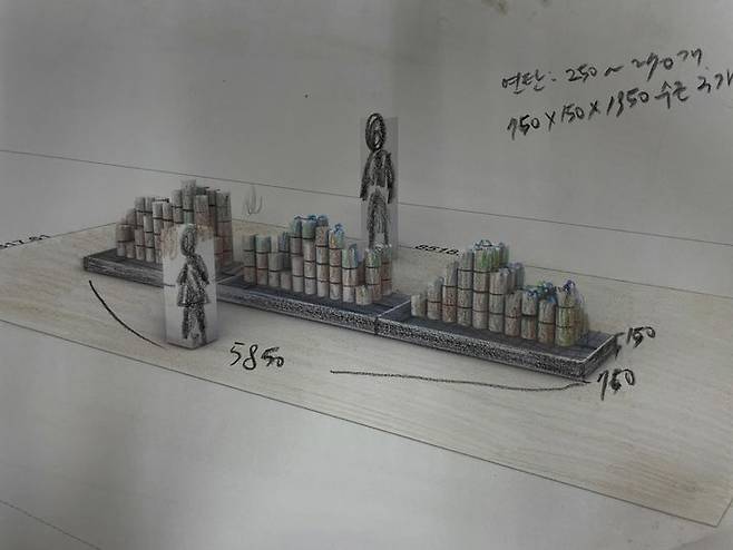 이지연, 잿소리, 2025, 구운연탄 200장, 스테인레스 수조, 수중모터, 유리수조, 실리콘노즐, 가변 설치, 경기도미술관 커미션(사진=경기문화재단 제공) *재판매 및 DB 금지