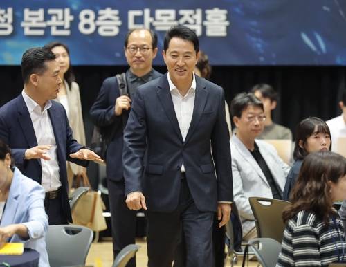 오세훈 서울시장 오세훈 서울시장이 22일 서울시청에서 열린 '창의행정 AI로 제안하는 아이디어톤' 행사에 참석하고 있다. 2025.7.22 [연합뉴스 제공]