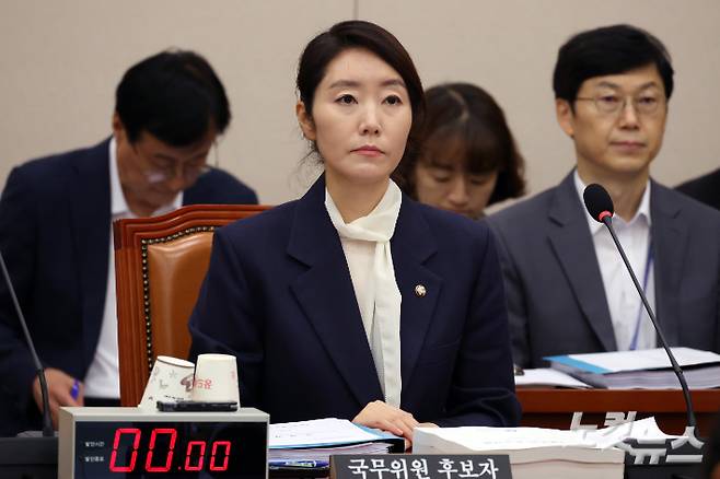 강선우 여성가족부 장관 후보자가 14일 서울 여의도 국회 여성가족위원회에서 열린 인사청문회에 출석하고 있다. 윤창원 기자
