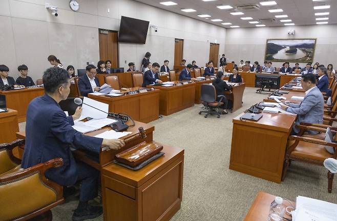 24일 국회에서 농림축산식품해양수산위원회 법안심사소위원회가 개회되고 있다. 연합뉴스