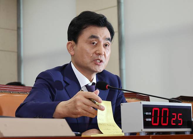 안규백 국방부 장관 후보자가 7월15일 국회 국방위원회에서 열린 인사청문회에서 의원 질의에 답변하고 있다. ⓒ연합뉴스