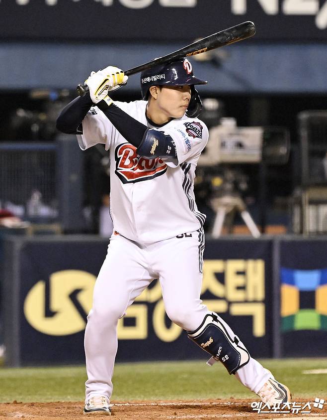 두산 베어스 박준순이 올해 정규시즌 경기에 출전해 타격하고 있다. 엑스포츠뉴스 DB