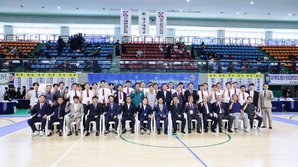 제28회 대구대학교 총장기 전국 고교 검도 선수권대회에 참석한 내·외빈들이 기념촬영을 하고 있다. 대구대.