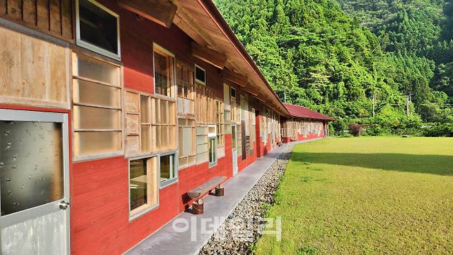 일본 도쿠시마현 쓰레기제로 마을 가미카쓰초에는 쓰레기를 분리하고 관리하는 ‘고미 스테이션’을 지자체가 운영하고 있다.