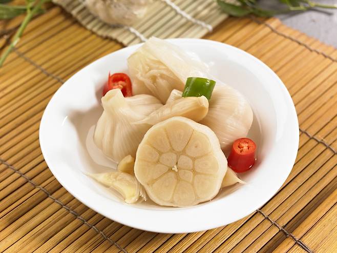 마늘에 들어있는 알리신, 셀레늄 성분은 간을 깨끗하게 만드는 데 도움이 된다. [사진=게티이미지뱅크]