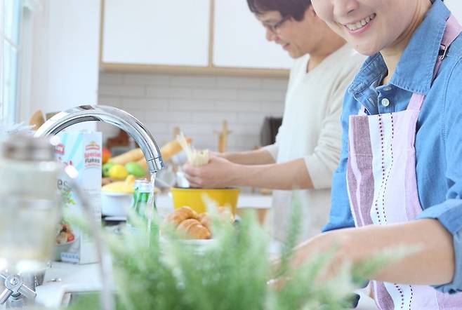 요리에 설탕을 듬뿍 넣는 것은 피해야 한다. 혈당 급상승, 비만 위험이 높아진다. 양파 등 천연 식재료로 단맛을 내는 노력이 필요하다. [사진=클립아트코리아]