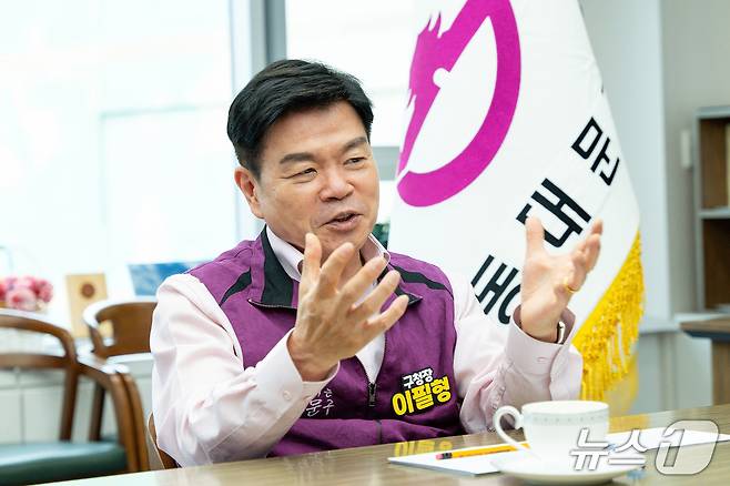 지난 7일 오후 서울 동대문구청장실에서 이필형 동대문구청장(66)이 뉴스1과 인터뷰하는 모습