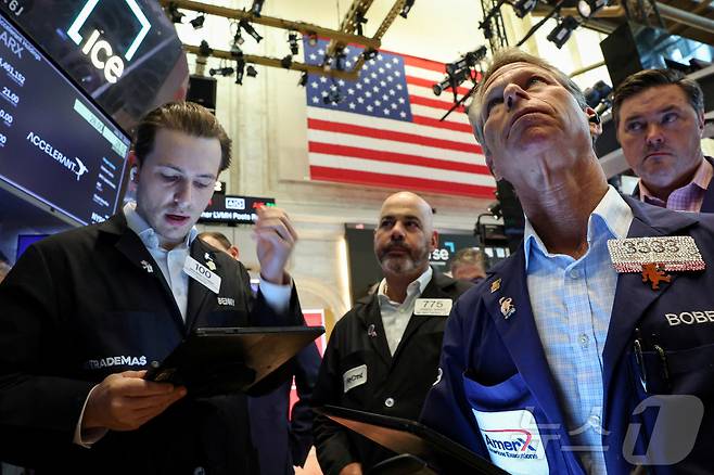 뉴욕증권거래소 트레이더들 ⓒ 로이터=뉴스1
