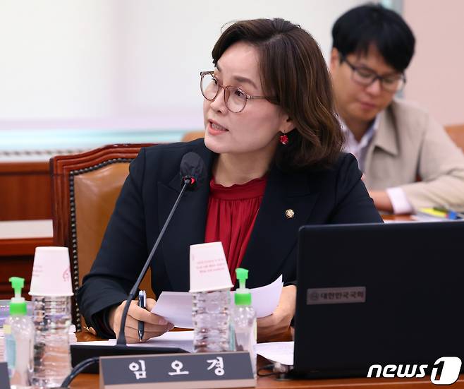 국정기획위원회 사회2분과가 스포츠 분야 간담회를 개최했다. 간담회는 임오경 기획위원 등 사회 2분과 위원들과 체육계 관계자들이 참석했다.  ⓒ News1 송원영 기자