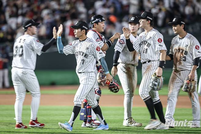 롯데 자이언츠가 25일 열린 KBO리그 사직 KIA 타이거즈전에서 7-4로 이겼다. (롯데 자이언츠 제공)