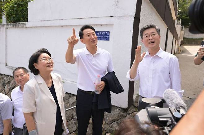 신당9구역을 찾은 김길성 중구청장(오른쪽)과 오세훈 서울시장. 중구 제공.