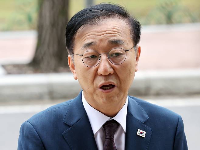 김윤덕 국토교통부 장관 후보자가 15일 오전 경기 과천시 정부과천청사에 마련된 인사청문회 사무실로 출근하며 소감을 밝히고 있다. /뉴스1