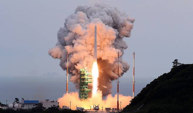 한국형 우주발사체 누리호(KSLV-Ⅱ)가 2023년 5월 25일 오후 전남 고흥군 나로우주센터에서 발사되고 있다./항공우주연구원