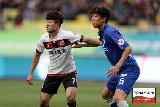 FC서울 유니폼을 입고 수원 삼성을 상대하는 이상호. ⓒ 한국프로축구연맹