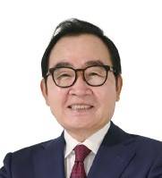 윤은기 한국협업발전포럼 회장-현 멘토지도자협의회 회장,현 AI미래융합지도사전 중앙공무원교육원 원장,전 서울과학종합대학원 총장