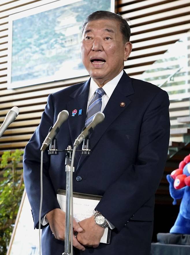 미국과 일본의 무역협상이 타결된 지난 23일 이시바 시게루 일본 총리가 총리관저에서 취재진 질문에 답하고 있다. 연합뉴