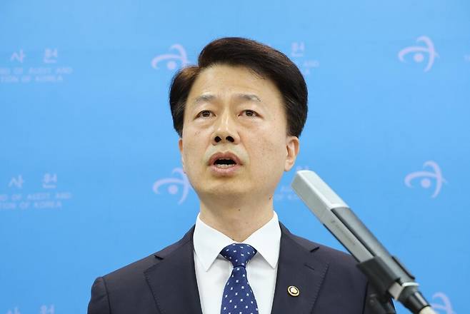 최달영 감사원 사무총장이 지난해 12월2일 서울 종로구 감사원에서 긴급 브리핑을 열고 더불어민주당의 최재해 감사원장 탄핵 추진에 대한 입장을 밝히고 있다. 김봉규 선임기자 bong9@hani.co.kr