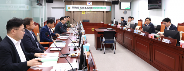 사진설명: 정보화위원회. 7월 15일, 2025년도 제3회 정보화위원회 개최. (사진=경기도의회)