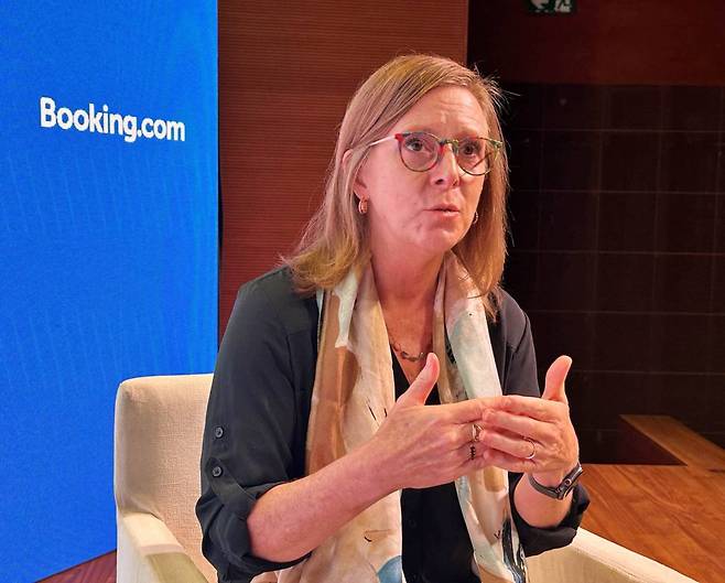 IT동아와 인터뷰 중인 마니 윌킹 부킹닷컴 최고 정보 보안 책임자 / 출처=IT동아