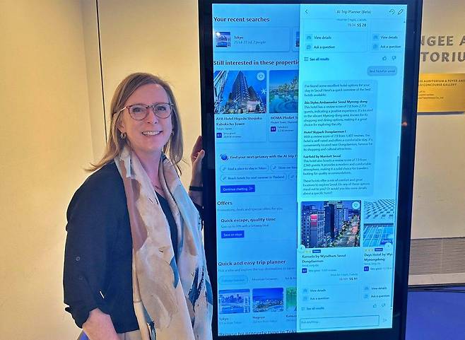 AI 트립 플래너를 소개하는 마니 윌킹 부킹닷컴 최고 정보 보안 책임자 / 출처=IT동아