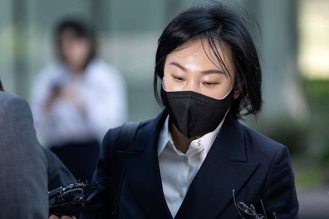 김건희 여사의 '문고리 3인방 중 한 명으로 지목된 유경옥 전 행정관이 25일 오전 서울 종로구에 마련된 김건희 특검팀(특별검사 민중기) 사무실로 조사를 받기 위해 출석하고 있다. 사진=뉴스1