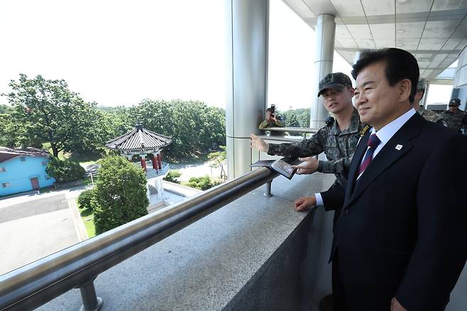 정동영 통일부 장관이 25일 비무장지대(DMZ) 내 판문점을 방문했다. 통일부 제공