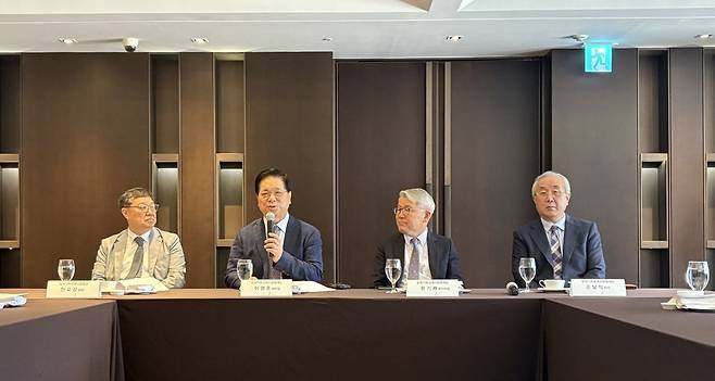 한국기독교역사문화관 임원진이 25일 서울 중구 더플라자호텔에서 다음 달 개관을 앞둔 문화관에 대해 설명하고 있다. 왼쪽부터 안교성 관장, 이영훈 이사장, 한기채 부이사장, 손달익 이사.
