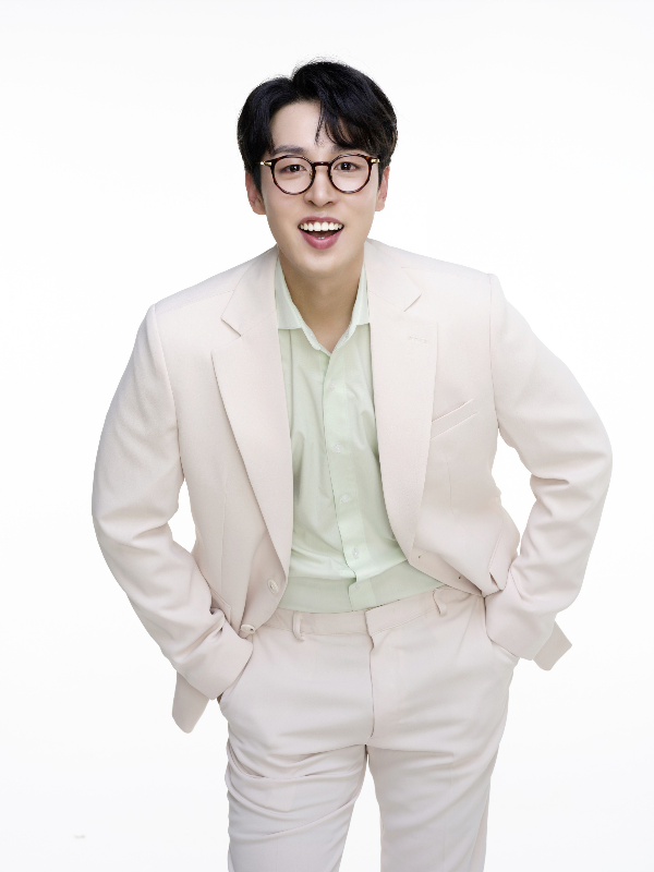 ‘미스터트롯3’ 출신 가수 임찬이 제이제이엔터테인먼트와 전속계약을 체결하고 새 출발을 한다.