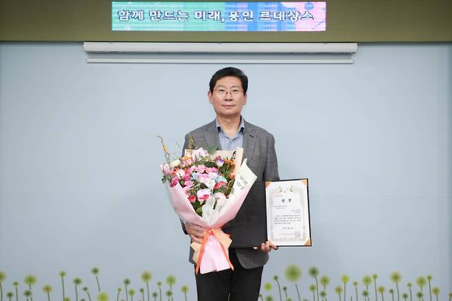 이상일 용인특례시장이 ‘2025 전국 기초단체장 매니페스토 우수사례 경진대회’ 최우수상을 수상했다. /사진제공=용인특례시