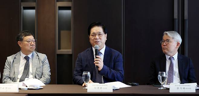한국기독교역사문화재단 이사장 이영훈 목사가 25일 서울 중구 더 플라자 호텔에서 열린 ‘한국기독교역사문화관 개관 기자간담회’에서 인사말을 하고 있다. [뉴시스]