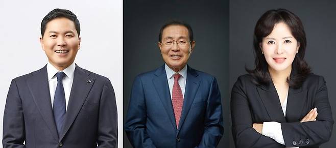 왼쪽부터 윤상현 콜마홀딩스 대표이사 부회장, 윤동한 콜마그룹 회장, 윤여원 콜마비앤에이치 대표이사 사장.  *재판매 및 DB 금지