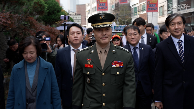 지난해 11월 21일 서울 용산구 중앙지역군사법원에서 열린 결심 공판에 출석하는 박정훈 해병대 수사단장.