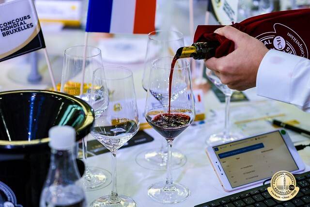 블라인드 심사. 홈페이지