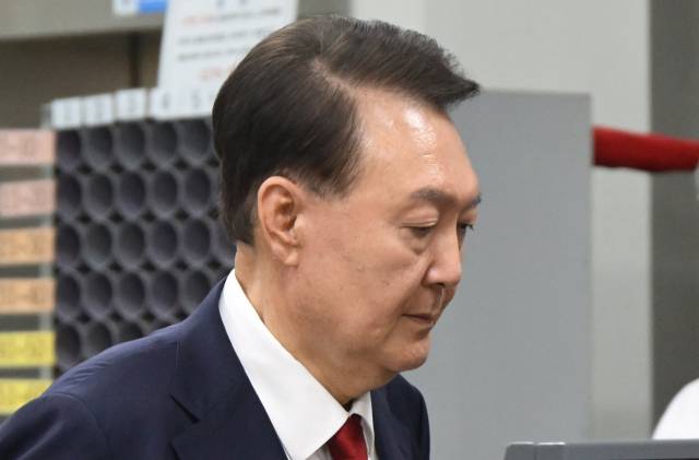 윤석열 전 대통령이 지난 9일 서울 서초구 서울중앙지법에서 영장실질심사를 마치고 나오고 있다. 사진=공동취재단