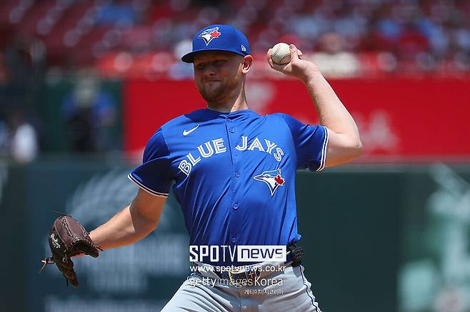 ▲ 에릭 라우어는 부상과 부진으로 고전하던 토론토 선발 로테이션의 구세주라는 평가를 받고 있다. 토론토는 라우어가 선발 로테이션에 합류한 뒤 상승세를 타면서 아메리칸리그 동부지구 선두로 올라섰다.
