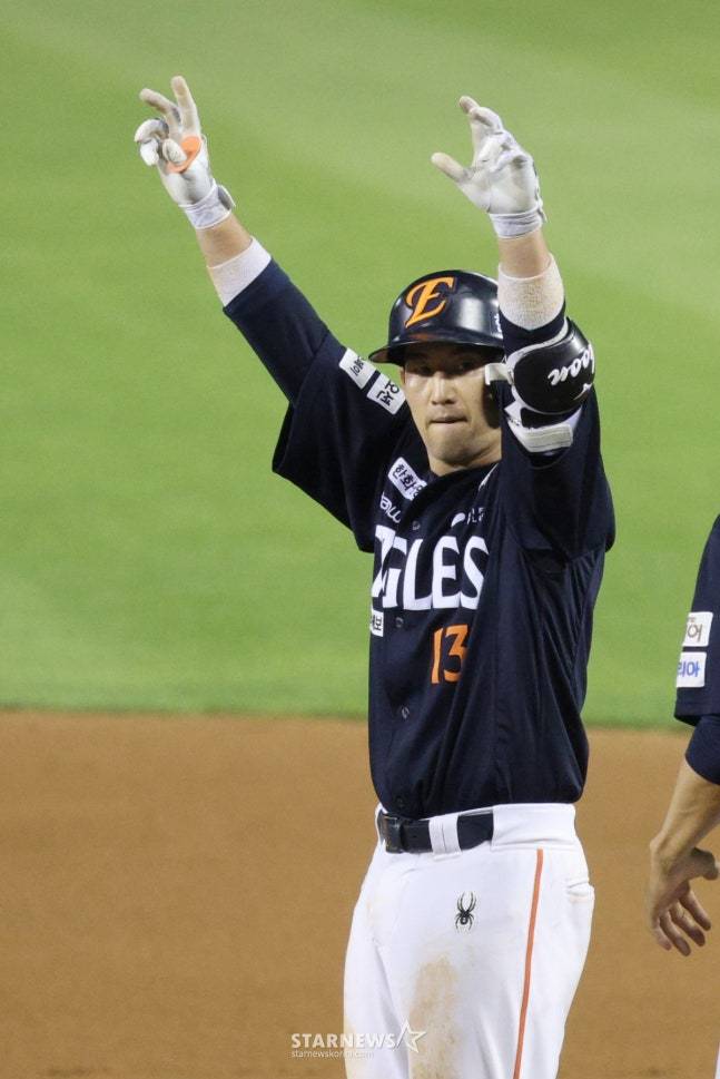 24일 두산전에서 적시타를 친 최재훈. /사진=김진경 대기자